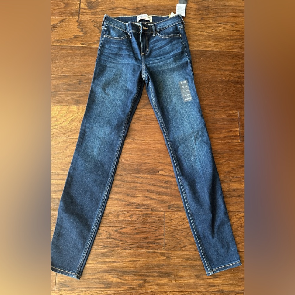 NWT Abercrombie Boys Super Skinny/Slim Jeans 
Size 15-16